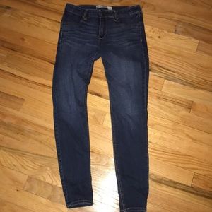 “THE A&F JEGGING” A&F Good Worn Skinny Blue Jeans